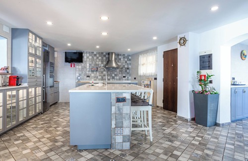 Lloret de Mar Villa | Villa Bergantin with Sea View, Pool & Wi-Fi