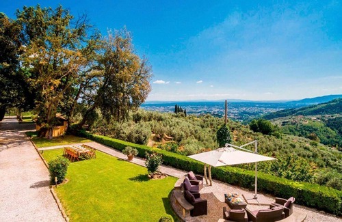 Massa e Cozzile Villa | Villa Bernardino - Five Bedroom Villa, Sleeps 12