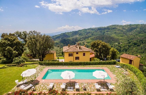 Massa e Cozzile Villa | Villa Bernardino - Five Bedroom Villa, Sleeps 12