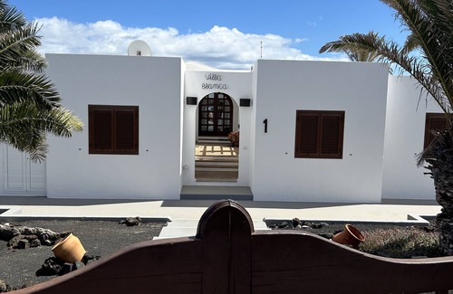 Guatiza Apartment | Villa Blanca 1 mit Blick zum Pool und zum Meer. Fkk-charco del Palo, Lanzarote