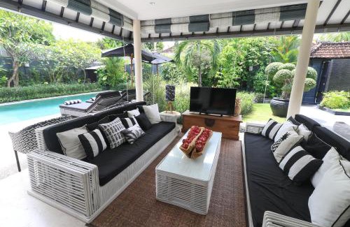 Drupadi Villa | Villa Bloom 1 - 4 bedrooms, 4 bathrooms, private pool close to the beach