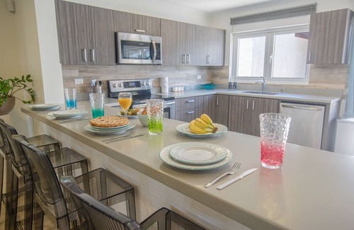 Bakval Villa | Villa Blue Heaven- 4BR-4BA-4BE, 2 min drive to BEACH!