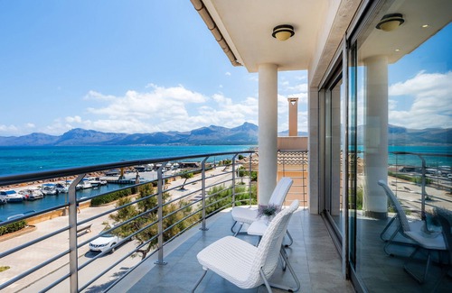 Son Serra de Marina Villa | Villa 'Bohemi' Seafront, Wi-Fi and A/C in Bedrooms