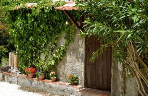 Viagrande Apartment | Villa Bonaccorso - The Cottage "Bougainville"