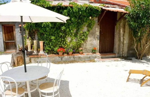 Viagrande Apartment | Villa Bonaccorso - The Cottage "Bougainville"