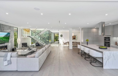 Los Angeles Villa | Villa Bond by LuxJB 🏆 Design Award-Winner 🏆 Heated Pool & Jacuzzi