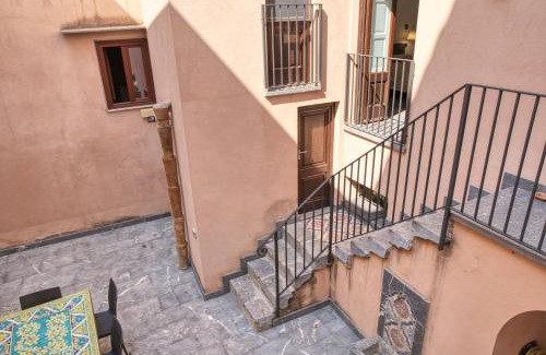 Old Town Apartment | Villa Bordonaro - by Vacation Service