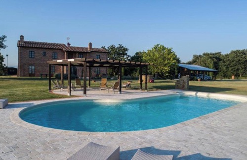 Marciano della Chiana Villa | Villa 'Boschi Salviati' with Private Pool, Whirpool, Wi-Fi and Air Conditioning