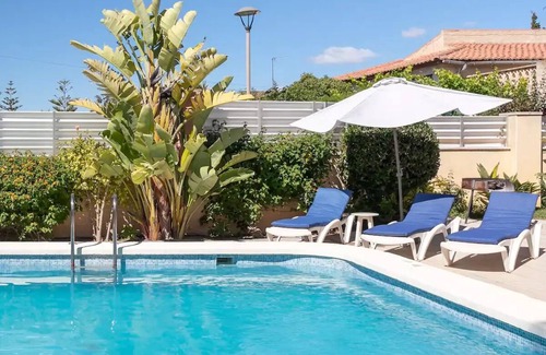 Coveta Fuma Villa | Villa Brisa Almadraba. Private pool & garden. Just 3 minutes walk to the beach