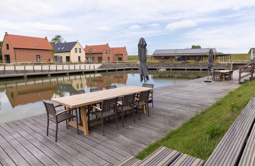 Wolphaartsdijk Villa | Villa by Lake Veere with Sauna