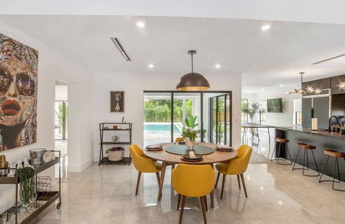 Northeast Miami House | Villa By The Shore