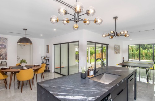 Northeast Miami House | Villa By The Shore