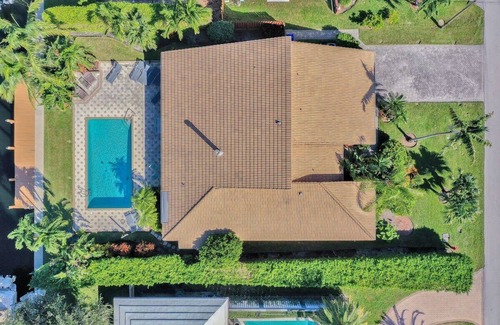 Galt Mile Villa | Villa by the Sea Summ