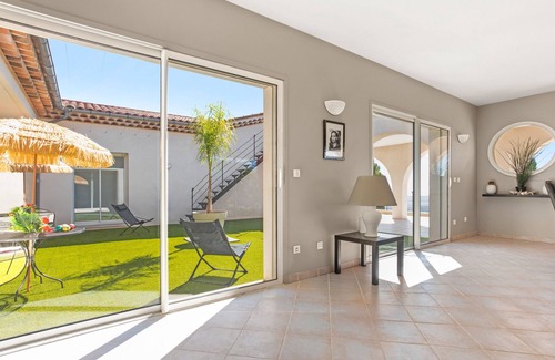 Cabris Villa | Villa 'Cabri 5 Chambres Piscine' with Sea View, Wi-Fi and Air Conditioning