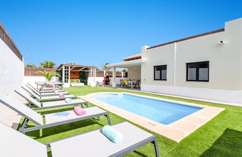 Caleta de Fuste Villa | Villa Caleta Del Sol by Villa Plus
