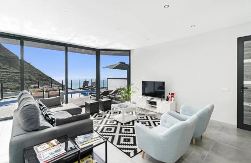 Arco da Calheta Villa | Villa Calheta Charm by Villa Plus