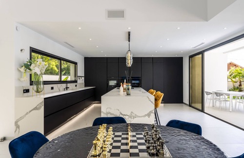 Cap d'Agde Villa | Villa California, chic design steps from the sea