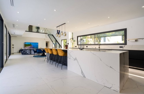 Cap d'Agde Villa | Villa California, chic design steps from the sea