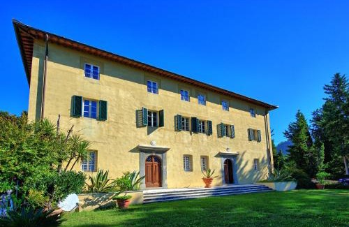 Santa Lucia Villa | Villa Camaiore by PosarelliVillas