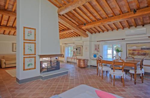 Santa Lucia Villa | Villa Camaiore by PosarelliVillas