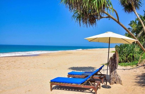 Hikkaduwa Villa | Villa Camellia Garland 3 room beach house