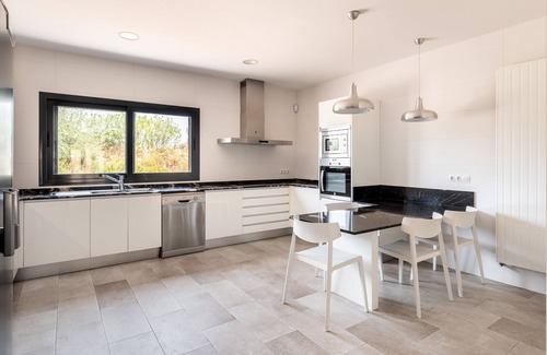 l'Aranjassa Villa | Villa 'Can Bellmunt' with Pool, Garden, Terrace & Wi-Fi