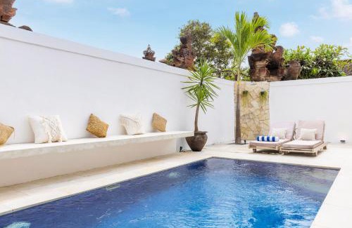 Batubelig Villa | Villa Canggu Beach Coconut - walking distance to Beach & Bars!