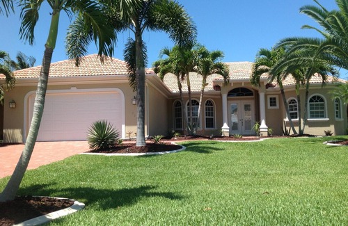 Cape Coral Villa | Villa'Cape Florida 'with heated pool/spa on a wide Gulf access canal
