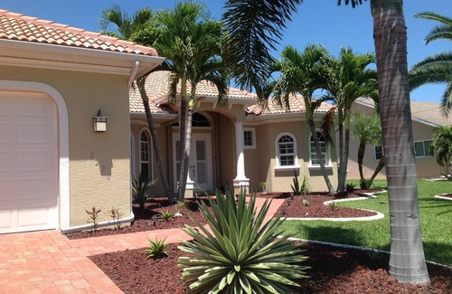 Cape Coral Villa | Villa'Cape Florida 'with heated pool/spa on a wide Gulf access canal