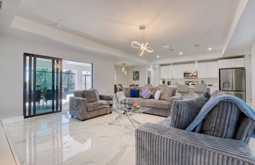 Mariner Villa | VILLA CAPESIDE – HEATED POOL & SPA | WATER VIEW | BOAT RENTAL + TOURS VOUCHER INCL.