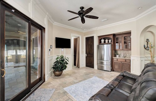 Avalon Beach Estates House | VIlla Capri|Private Beach Access|Private Pool & Golf Cart