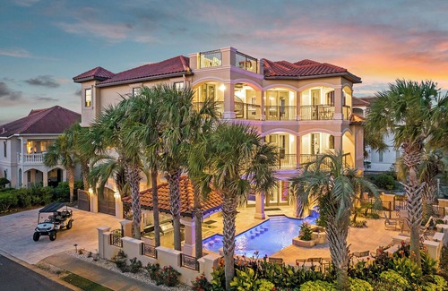 Avalon Beach Estates House | VIlla Capri|Private Beach Access|Private Pool & Golf Cart