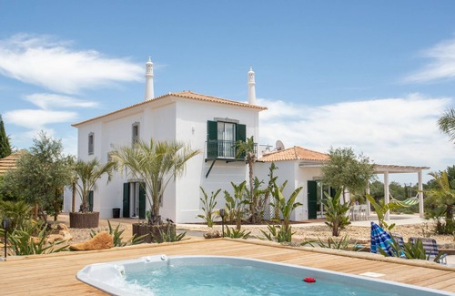 Luz de Tavira Villa | VILLA CARACOL w/ HEATED SWIM SPA & MINIGOLF near TAVIRA