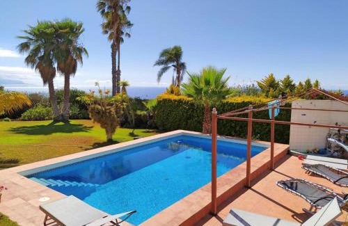 Sauzal Villa | Villa Carioca - with private pool, marvelous garden and amazing ocean view