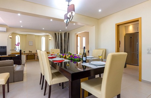 Aldeia das Acoteias Villa | Villa Carlivo; a modern villa with private pool that can be heated