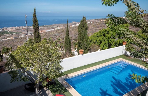 Armenime Villa | Villa Carlo. Lovely 4 bedroom villa. Private Pool. Sea Views.