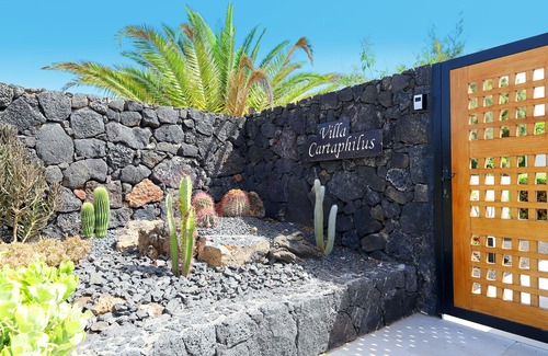 Los Mojones Villa | Villa Cartaphilus 6 bedrooms, 4 bath, free A/C, Electric heated pool, Pool table