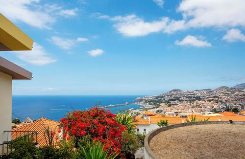 Santa Maria Maior Villa | Villa 'Casa Caminho Do Palheiro' with Sea View, Private Terrace and Wi-Fi