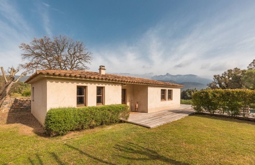 Figari Villa | Villa 'Casa Di Pruno' with Private Pool, Wi-Fi and Air Conditioning