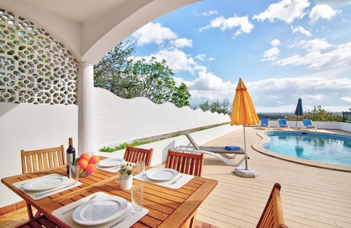 Maritenda Villa | Villa Casa do Cerro with Pool, Garden & Wi-Fi