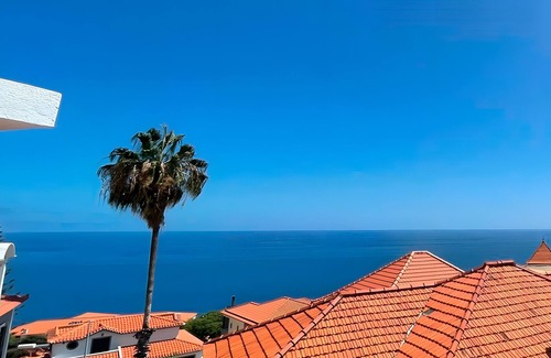 Santa Maria Maior Villa | Villa 'Casa Do Loureiro' with Sea View, Wi-Fi and Air Conditioning