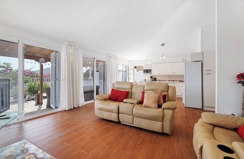 Complejo turistico Amarilla Golf Villa | Villa "Casa Eliana" Near the Beach with Sea View, Pool, Wi-Fi, Terrace & Garden