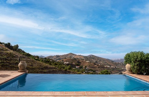 Competa Villa | Villa 'Casa La Mirada' with Sea View, Pool & Wi-Fi