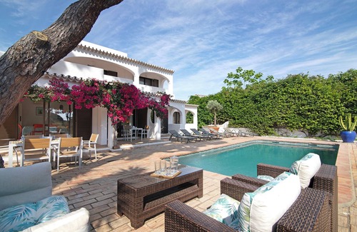 Vale do Garrao Villa | Villa 'Casa Quarenta Garrão' with Private Pool, Wi-Fi and Air Conditioning