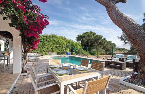 Vale do Garrao Villa | Villa 'Casa Quarenta Garrão' with Private Pool, Wi-Fi and Air Conditioning
