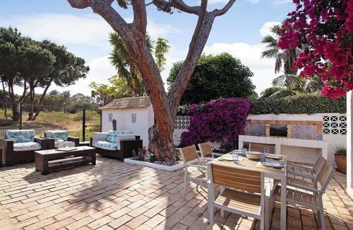 Vale do Garrao Villa | Villa 'Casa Quarenta Garrão' with Private Pool, Wi-Fi and Air Conditioning