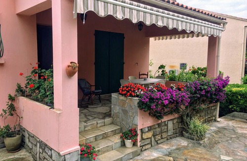 Pietranera House | Villa CASAIOLA facing the sea