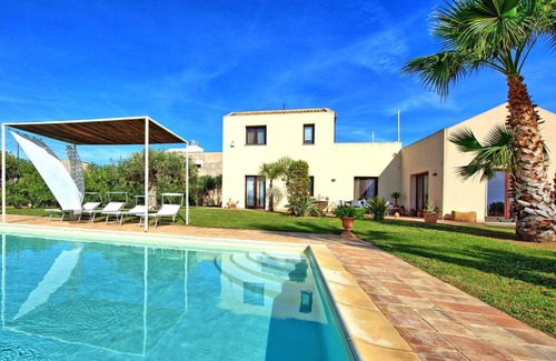 Trapani Villa | Villa Casale-Villa in Sicily with pool and sea views