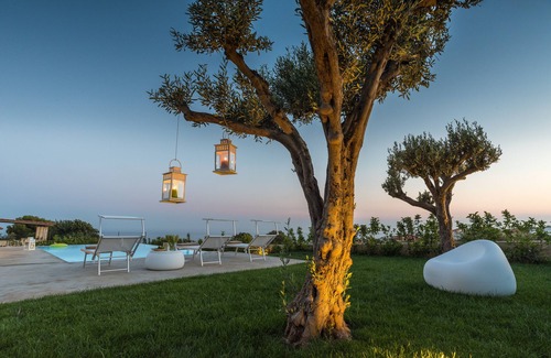 Marina di Ragusa Villa | Villa Castellana, Elegant modern villa with private infinity pool sea view