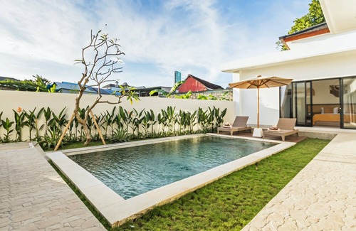 Padonan Villa | Villa Celestial Brand New Enchanting 2 BR with Aircon Living Canggu